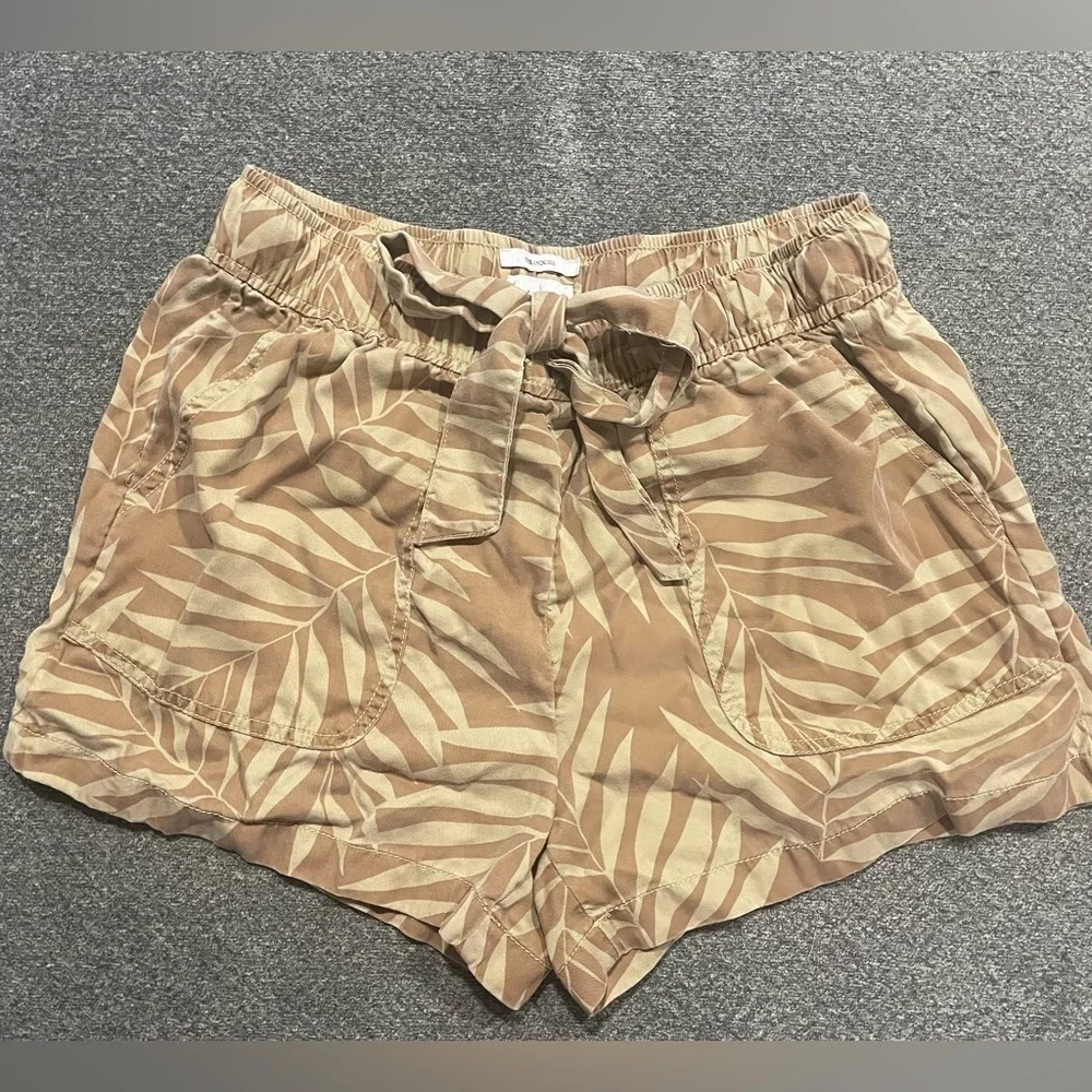 Nicole Miller 100% Lyocell Tie Front Shorts Size M